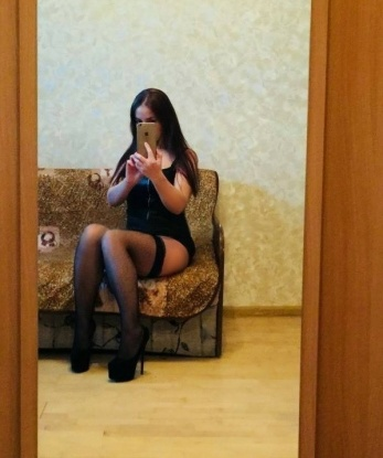У меня опыт, страсть и нежность в одном лице. Я создам атмосферу, где ты забудешь о реальности и погрузишься в мир блаженства. Мои услуги разнообразны: классика, оральный, анальный секс. Для меня важно, чтобы ты остался доволен, поэтому все делаю с максимальной преданностью. Мои отзывы и фото говорят сами за себя. ✨😉 Не теряй время, позвони мне прямо сейчас и воплоти все свои тайные желания вместе со мной. Живу в Москве. Олеся